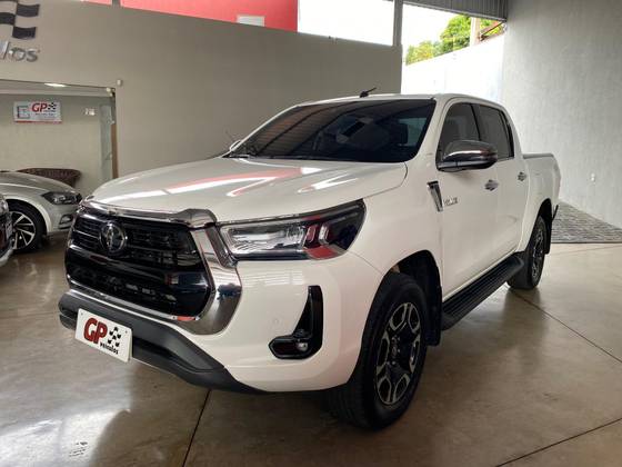 TOYOTA HILUX 2.8 D-4D TURBO DIESEL CD SRX LIMITED 4X4 AUTOMÁTICO TOYOTA HILUX 2.8 D-4D TURBO DIESEL CD SRX LIMITED 4X4 AUTOMÁTICO